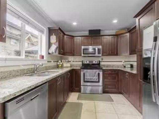 Avenue, Maple Ridge, BC, V2X 9A8 townhouse for sale Listin.