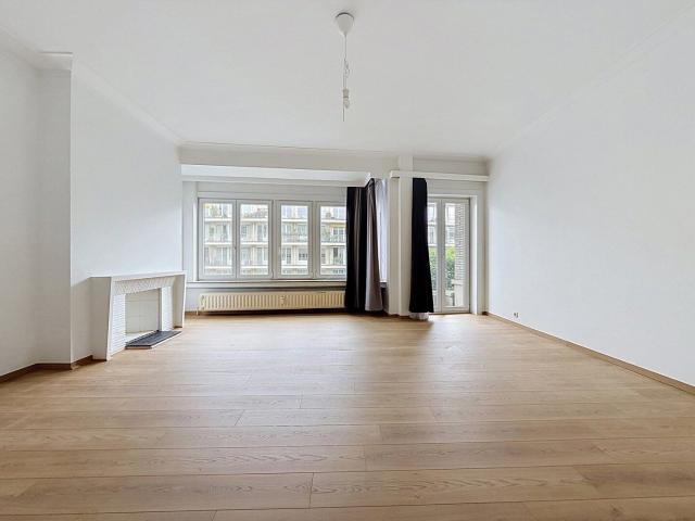 Avenue Neptune: 1 bedroom apartment + terrace + parking