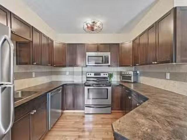 Avenue Se, High River, AB, T1V 1E8 townhouse for sale List.