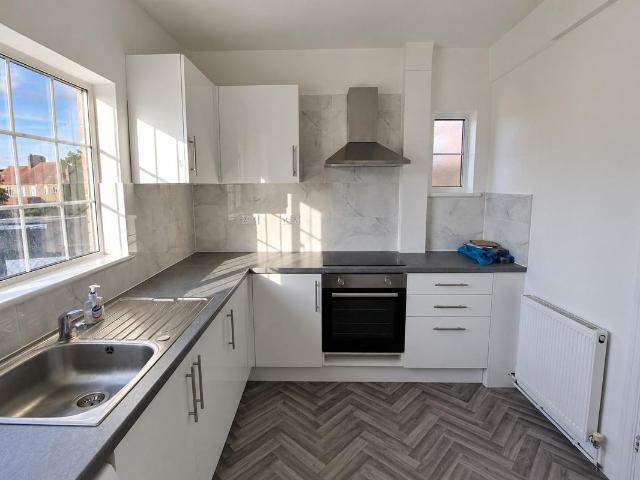 Avenue Parade, Ridge Avenue, Winchmore Hill, London N21, 3 bed maisonette to rent, £2,250 pcm | PrimeLocation