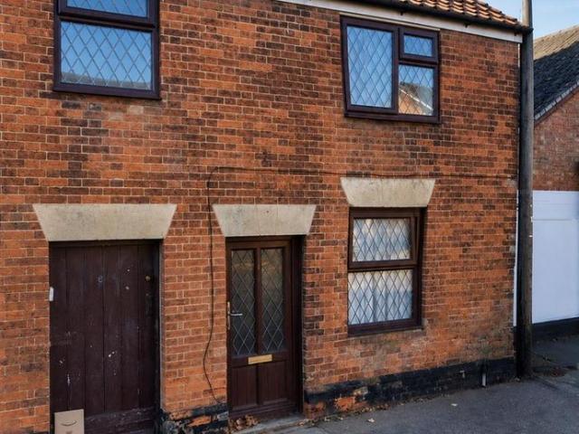 Avenue Road, Wymondham NR18, 2 bed terraced house to rent, £1,050 pcm | PrimeLocation