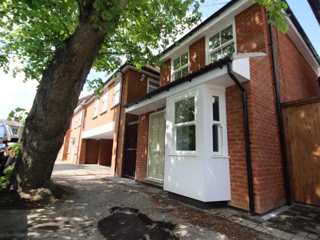 Avenue Road, Brentwood CM14, 1 bed property to rent, £1,350 pcm | PrimeLocation