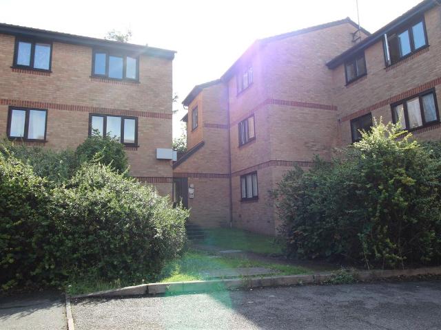 Avenue Road, Chadwell Heath RM6, 1 bed flat to rent, £1,300 pcm | PrimeLocation