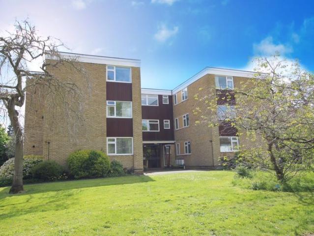 Avenue Road, Epsom KT18, 2 bed flat to rent, £1,750 pcm | PrimeLocation