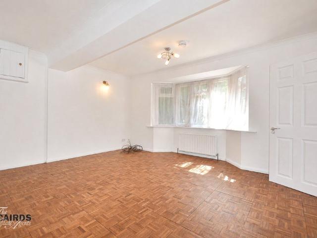 Avenue Road, Epsom, Surrey, KT18 7QT