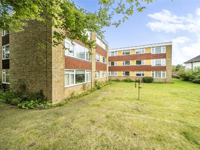 Avenue Road, Epsom, Surrey KT18, 3 bed flat to rent, £2,100 pcm | PrimeLocation
