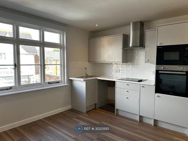 Avenue Road, Freshwater PO40, 2 bed flat to rent, £870 pcm | PrimeLocation
