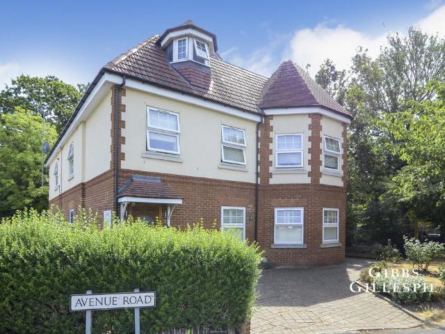 Avenue Road, Pinner, HA5 3 bed flat to rent £2,425 pcm £560 pw