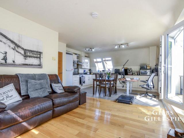 Avenue Road, Pinner HA5, 3 bed flat to rent, £2,600 pcm | PrimeLocation