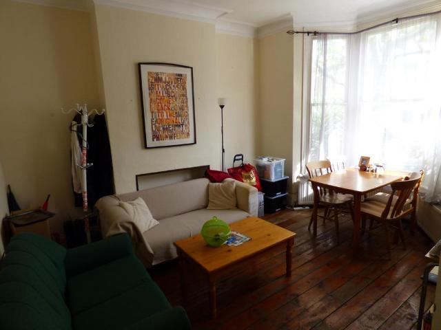 Averill Street 3 bed maisonette to rent £2,496 pcm £576 pw