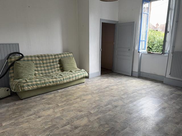 Avermes, maison mitoyenne de plain pied