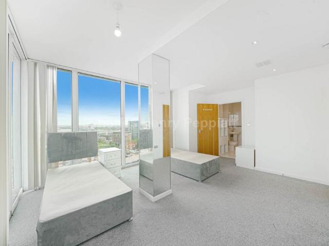 Avery Truman Home Hardware, Thomas Street, London, SE18 6HT, United Kingdom | 2 bed duplex for rent #138261322 | Rentberry