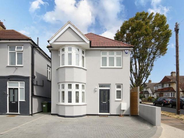 Avery Hill, London SE9, 3 bed detached house to rent, £2,800 pcm | PrimeLocation