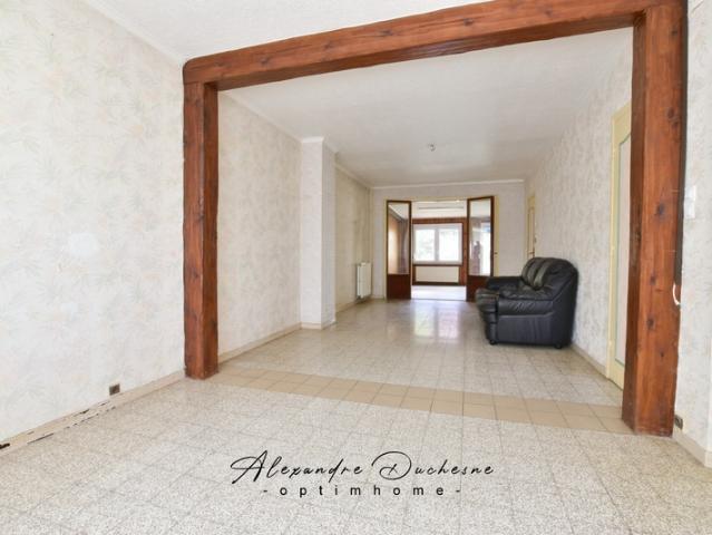 Avesnes sur helpe, Maison d'environ 133m², 4 chambres, 2 bureaux, sur 307m² de terrain