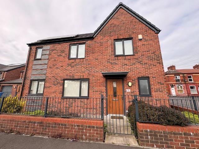 Aviary Road, Manchester, M12 3 bed detached house to rent £1,695 pcm £391 pw
