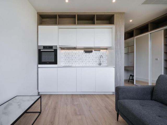 Aviator 2 Residential Studio to rent £1,050 pcm £242 pw