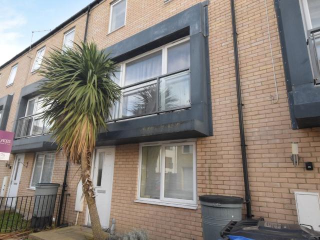 Aviation Avenue, Hatfield AL10, 6 bed terraced house to rent, £2,875 pcm | PrimeLocation