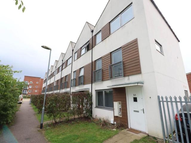 Aviation Avenue, Hatfield, Hertfordshire AL10, 6 bed property to rent, £3,270 pcm | PrimeLocation