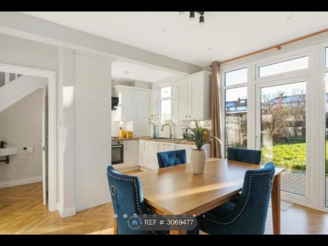 Aviemore Way, Beckenham BR3, 3 bed terraced house to rent, £2,850 pcm | PrimeLocation
