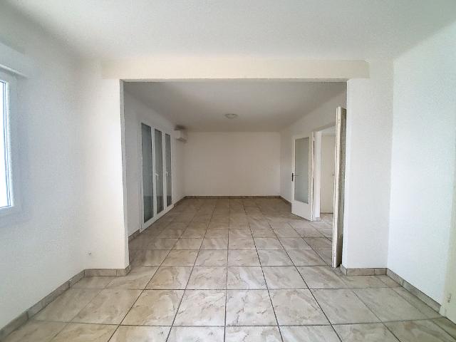Avignon: Appartement T3 récent et climatisé avec balcon et parking