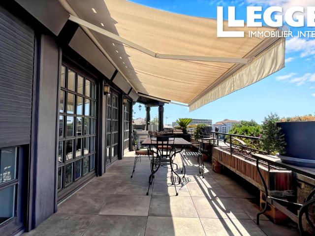 AVIGNON IM APPARTEMENT AU DERNIER ÉTAGE AVEC ASCENSEUR, TERRASSE CAVE ET GARAGE