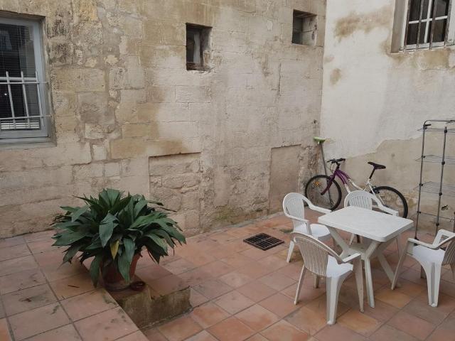 « AVIGNON IM APPARTEMENT T2 MEUBLE 45.87m² AVEC COUR ATTENANTE »