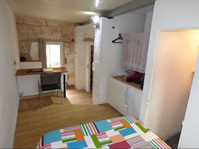 AVIGNON INTRA MUROS: Magnifique appartement en duplex refait à neuf climatisé avec cour privative