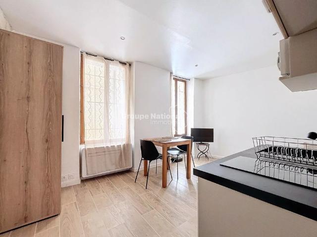 AVIGNON INTRA MUROS APPARTEMENT studio MEUBLE