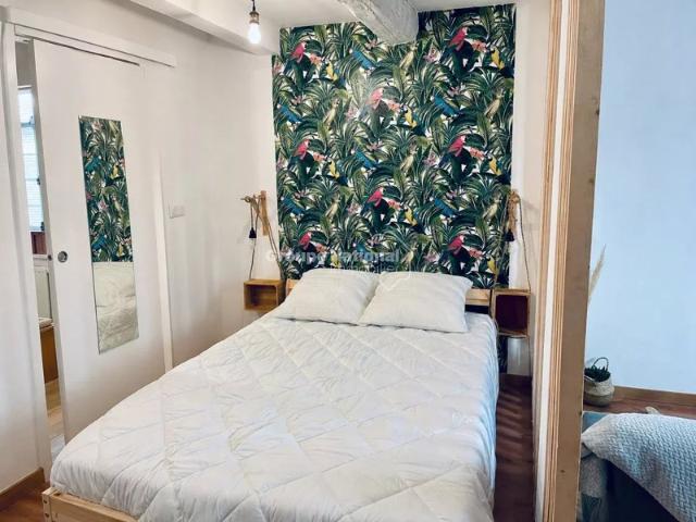 AVIGNON INTRA MUROS APPARTEMENT T1Bis MEUBLE AVEC TERRASSE