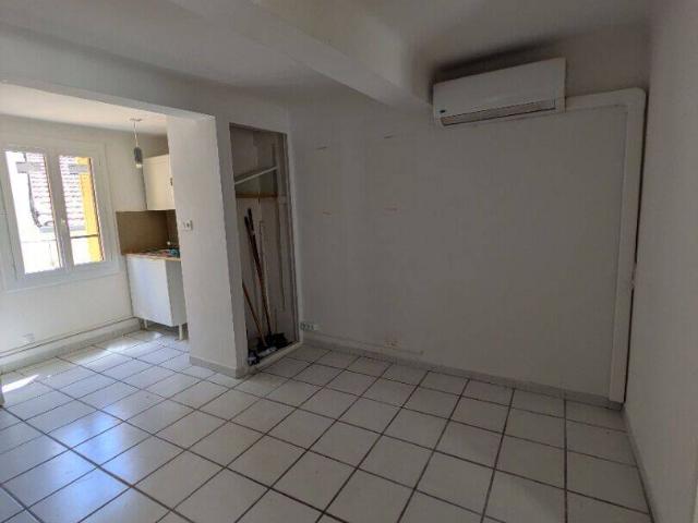 Avignon Intra Muros ? T2 avec terrasse 9 m² + véranda + climati