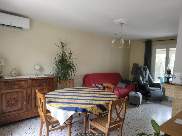 AVIGNON LE PONTET ROUTE DE SAINT SATURNIN LES AVIGNON Maison 4 pièces 89.88 m2 avec jardin, garage et véranda