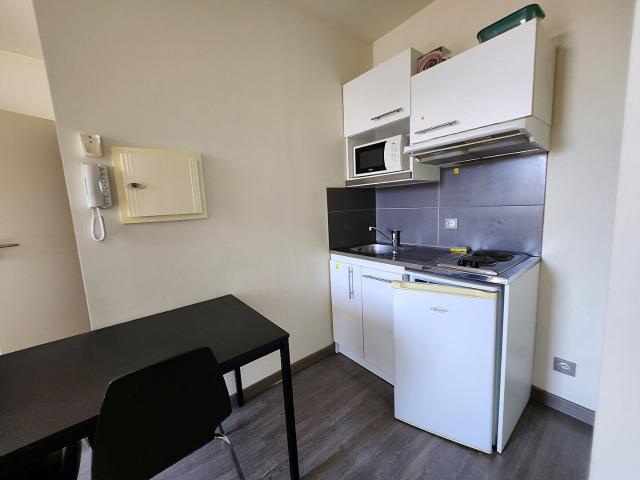 AVIGNON Location Studio Meublé Avignon Porte Limbert Climatisé 20 m²