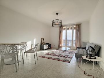 Avignon: T3 70 m², meublé, dernier étage avec ascenseur, balcon et parking