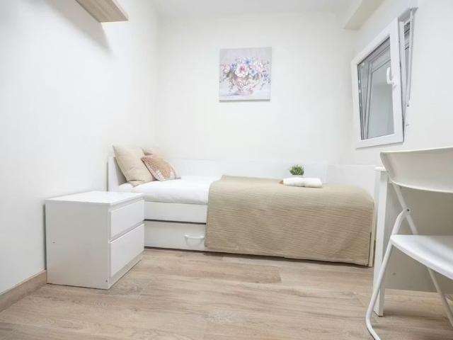 Avinguda de la Plata, Valencia, Valencian Community 46004