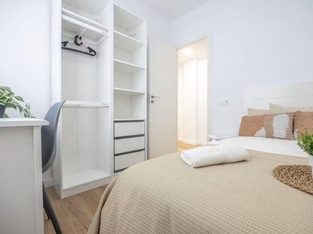Avinguda de la Plata, Valencia, Valencian Community 46004