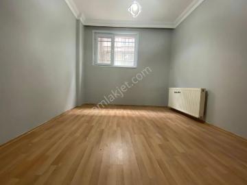 Avrupa Emlak Tan Esenler Metrosuna Yakın,mimar Sinan Mah 85m²2+1 Bahçe Kat,10 Yaş sabit Gelirliye