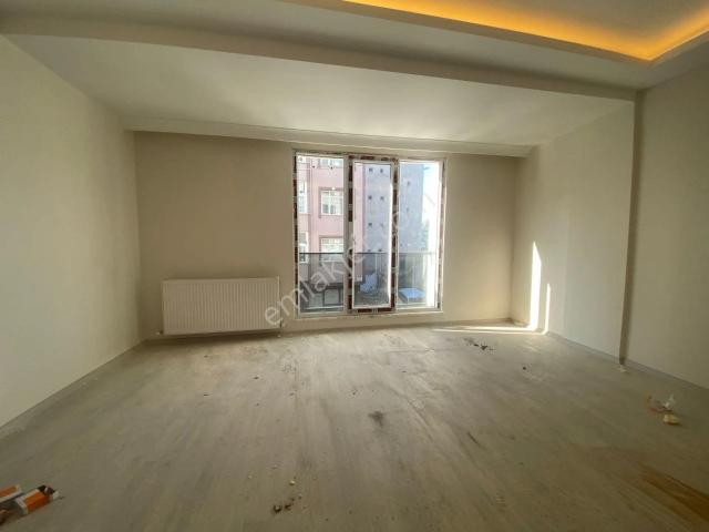 Avrupa Emlak Tan kamu Çalışanına esenler Kazım Kara Bekir Mah 80 M² 2+1 4.kat,sıfır,sondurak Metroya
