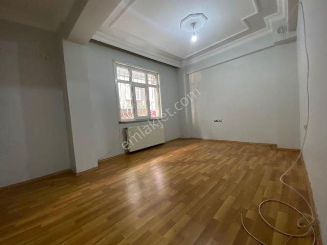 Avrupa Emlak Tan sabir Gelirliye esenler Kazım Karabekir Mh 65m²1+1 Yüksek Giriş,20 Yıllık,kiralık