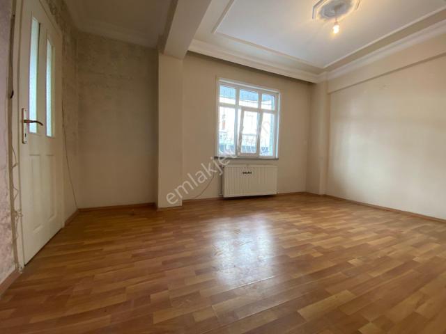 Avrupa Emlak Tan sabir Gelirliye esenler Kazım Karabekir Mh 65m²1+1 Yüksek Giriş,20 Yıllık,kiralık