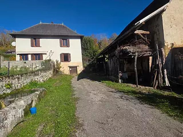 Avressieux 73240 Achat / Vente maison 4 pièces t4 au dernier étage cave