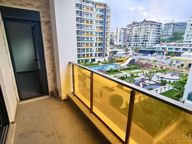 Avsallar merkezinde satılık 1+1 havuz manzaralı