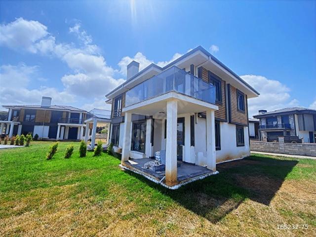 Çavuş mah. Satılık site içerisinde 3+1 120m2 villa