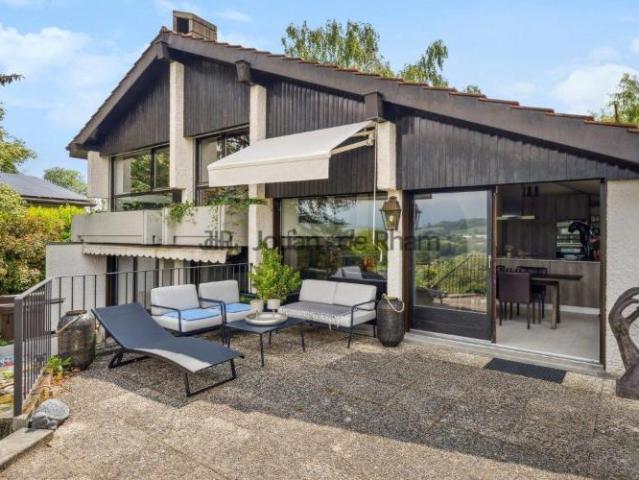 AVULLY: Magnifique maison rénovée avec vue