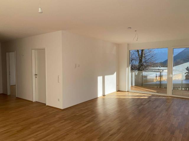AW04: Helle 3 Zimmer Neubauwohnung mit 2 Stellplätzen zur Miete!