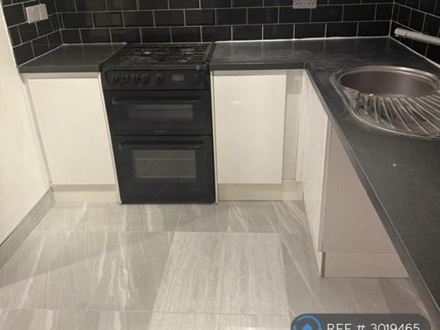 Axminster Crescent, Welling, DA16 2 bed flat to rent £1,700 pcm £392 pw