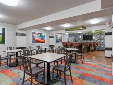 Axon Green 2 Bedroom Apartment for Rent at 3140 Chowen Ave S, Minneapolis, MN 55416 West Calhoun