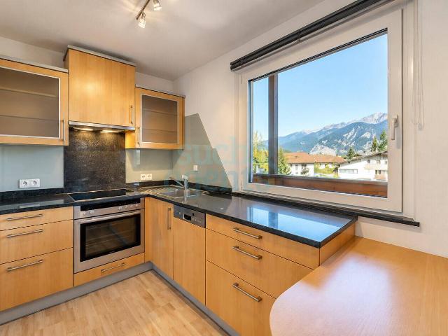 Axams: Helle 2 Zimmer Dachgeschosswohnung mit Nordkettenblick und niedrigen Betriebskosten