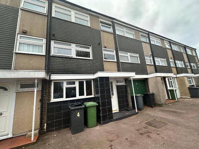 Axe Close, Luton, Bedfordshire LU3, 5 bed terraced house to rent, £1,900 pcm | PrimeLocation
