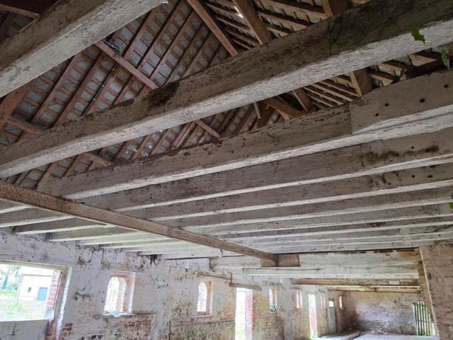 Axe fecamp / etretat: a saisir batiment en briques et silex a rehabiliter