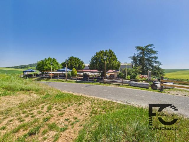 Domaine multi activités et habitations de 5 hectares proche TGV — Équestre, Restauration, Gîtes — Opportunité investisseur